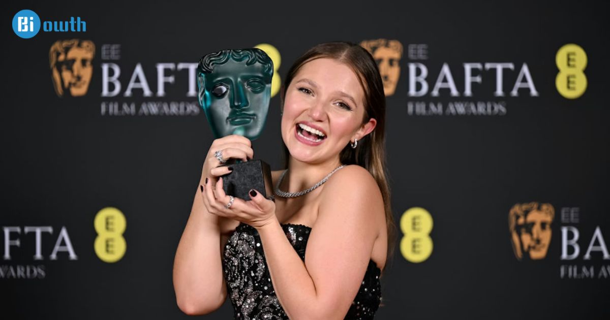 Mia McKenna-Bruce: Biography, Career, and Life